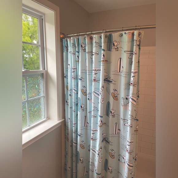 NEW COND! POTTERY BARN SNOOPY SHOWER CURTAIN - Picture 1 of 5